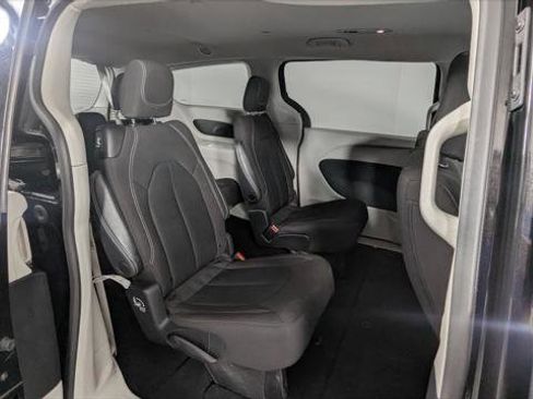 Used 2023 Chrysler Voyager LX image 19