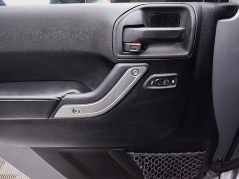 Used 2013 Jeep Wrangler Sport image 24