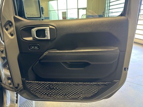 Used 2021 Jeep Wrangler Unlimited Sahara w/ Uconnect 4C Nav & Sound Group AWD/4WD image 33
