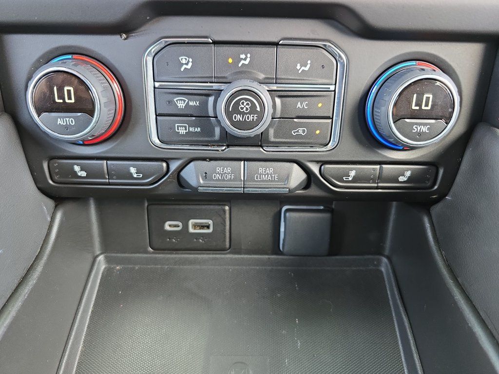 Used 2024 Chevrolet Suburban RST AWD/4WD image 28