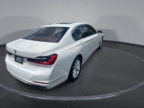 Used 2022 BMW 740i RWD image 11