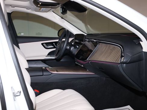 Used 2026 Mercedes-Benz E 350 4MATIC Sedan image 9
