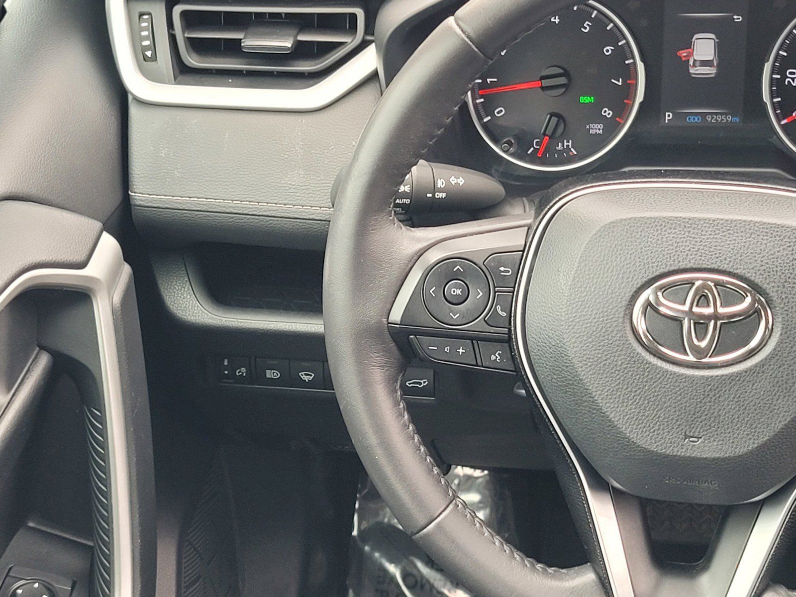 Used 2021 Toyota RAV4 XLE w/ Convenience Package AWD/4WD image 13