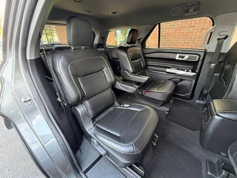 Used 2022 Ford Explorer XLT w/ Equipment Group 202A AWD/4WD image 18