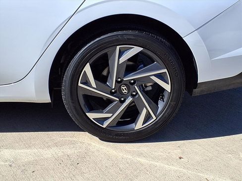 Used 2025 Hyundai Elantra Sport image 9