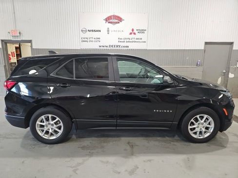 Used 2023 Chevrolet Equinox LS AWD/4WD image 2