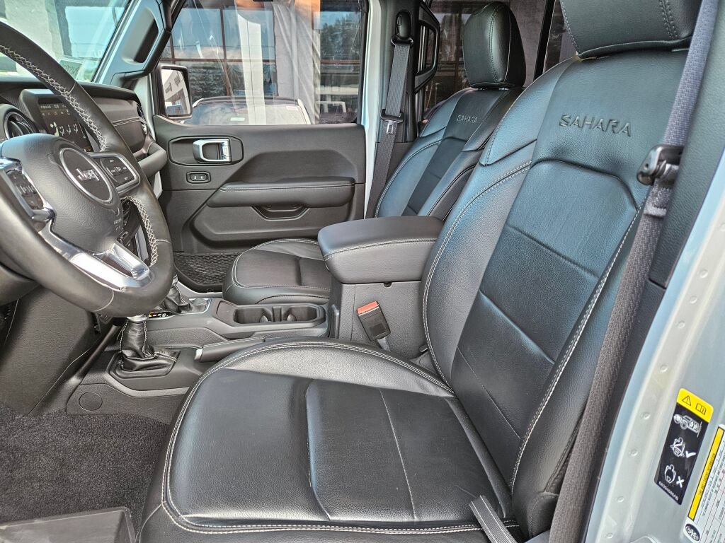 Used 2023 Jeep Wrangler Unlimited Sahara w/ Cold Weather Group AWD/4WD image 19