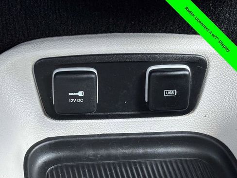 Used 2019 Chrysler Pacifica Touring-L image 21