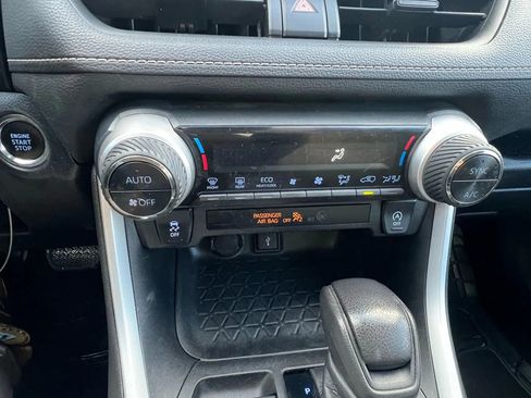 Used 2021 Toyota RAV4 XLE image 19