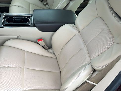 Used 2020 Lincoln Continental AWD w/ Premium Package image 19