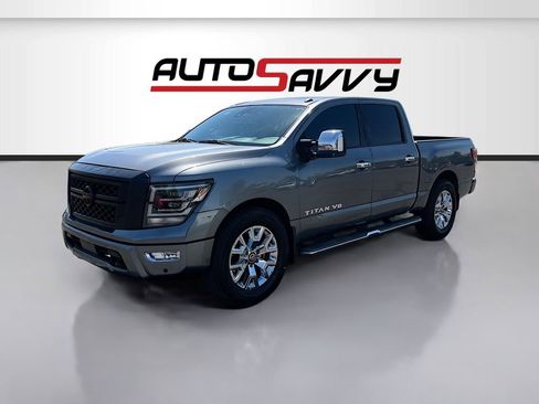 Used 2020 Nissan Titan SL w/ Moonroof Package RWD image 3