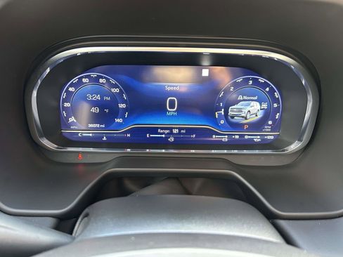 Used 2022 Chevrolet Suburban Z71 w/ Luxury Package image 24