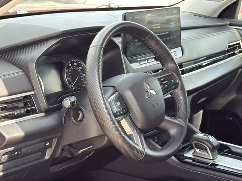 Used 2025 Mitsubishi Outlander SE AWD/4WD image 10