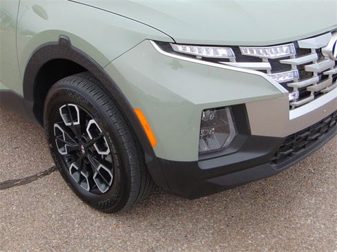 Used 2022 Hyundai Santa Cruz SEL Premium image 2