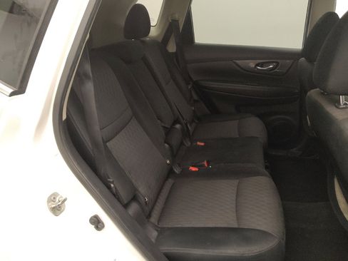 Used 2020 Nissan Rogue SV FWD image 19