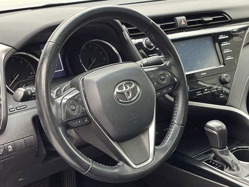 Used 2020 Toyota Camry SE image 9