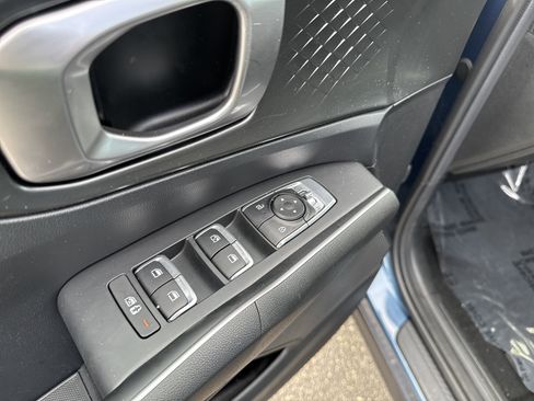 Used 2025 Kia Sorento EX image 11