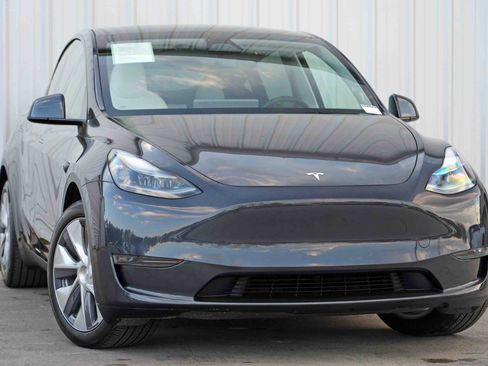 Used 2024 Tesla Model Y Long Range image 4
