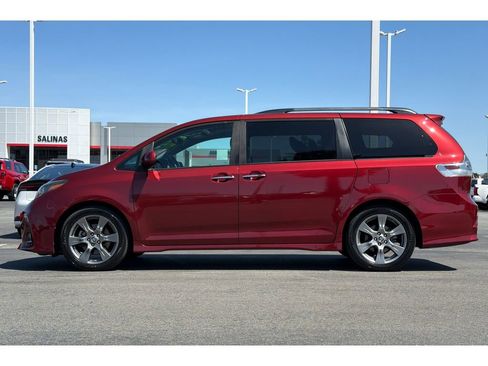 Used 2020 Toyota Sienna SE w/ SE Preferred Package image 7