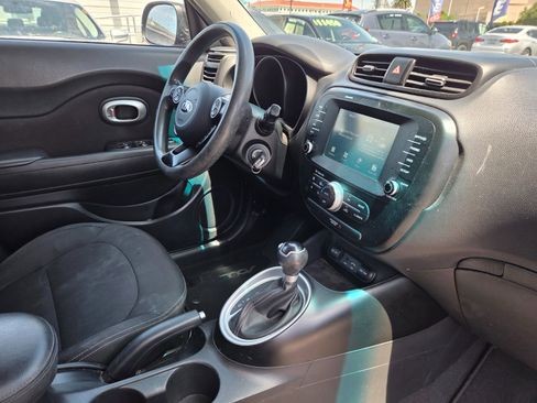Used 2018 Kia Soul + FWD image 14