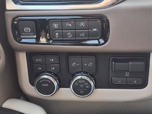 New 2026 GMC Yukon Denali w/ Denali Reserve Package image 17