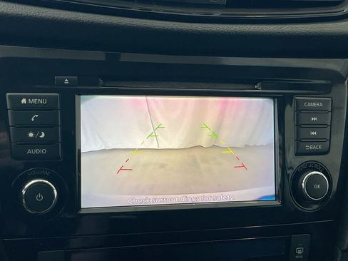 Used 2018 Nissan Rogue SV AWD/4WD image 17