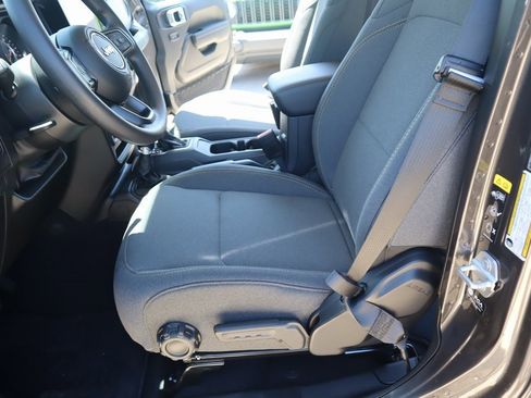 New 2025 Jeep Gladiator Sport image 10