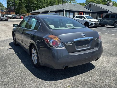 Used 2009 Nissan Altima 2.5 S w/ Convenience Plus Pkg FWD image 3
