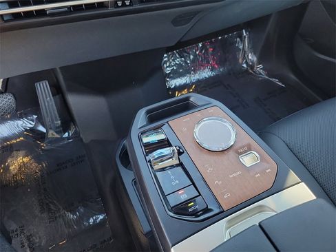 Used 2023 BMW iX xDrive50 image 15