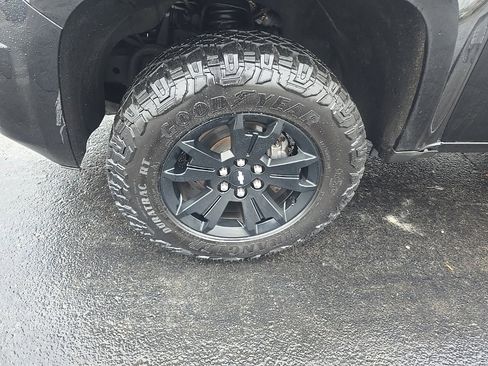 Used 2019 Chevrolet Colorado Z71 w/ Z71 Midnight Edition image 4