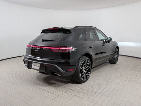 Certified 2025 Porsche Macan AWD/4WD image 8