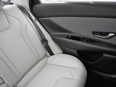 Certified 2025 Hyundai Elantra Limited image 14