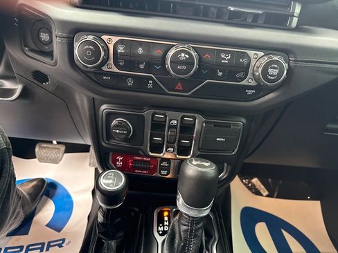 Used 2025 Jeep Wrangler Unlimited Rubicon w/ Convenience Group image 19