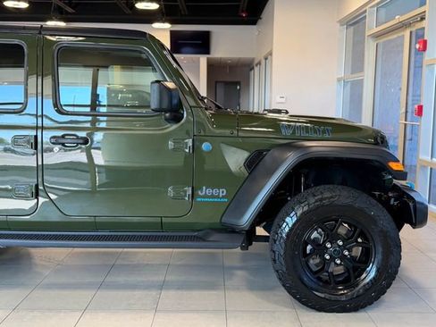 Used 2024 Jeep Wrangler Unlimited AWD/4WD image 16