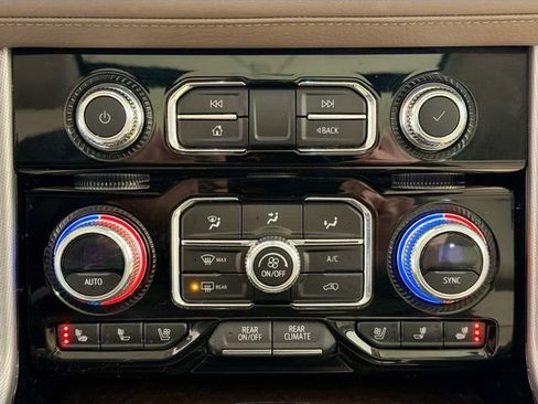 Used 2023 GMC Yukon XL Denali image 15