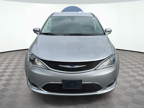 Used 2018 Chrysler Pacifica Touring Plus w/ Tire & Wheel Group FWD image 2