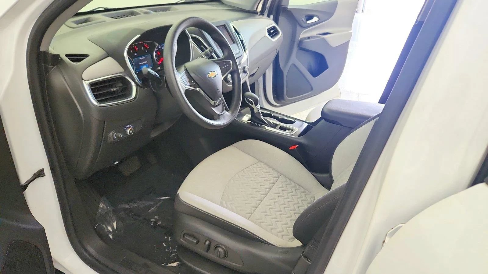 Used 2023 Chevrolet Equinox LS w/ LS Convenience Package FWD image 14