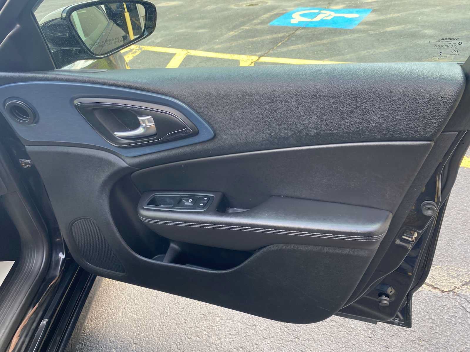 Used 2015 Chrysler 200 S FWD image 31