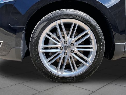 Used 2018 Lincoln MKT AWD image 13
