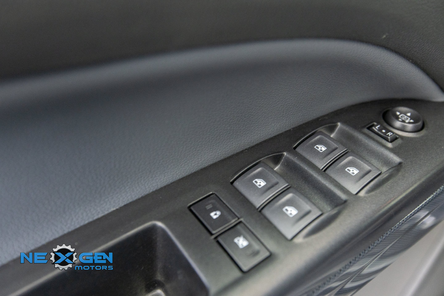 Used 2022 Chevrolet Colorado Z71 AWD/4WD image 15