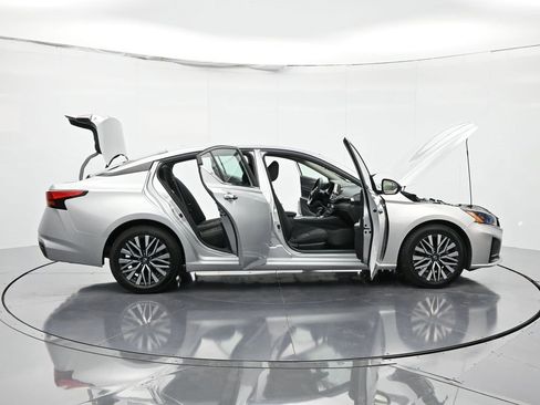 Used 2024 Nissan Altima 2.5 SV image 48