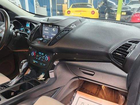 Used 2019 Ford Escape SEL image 15