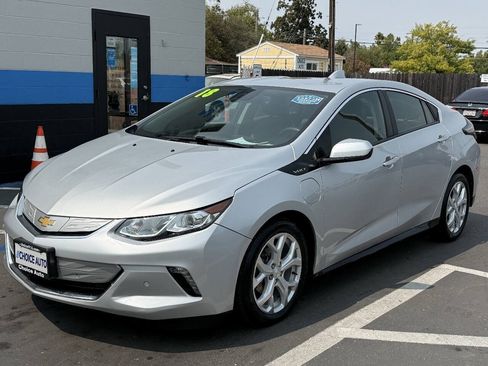 Used 2018 Chevrolet Volt Premier w/ Driver Confidence Package FWD image 3