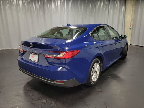 Used 2025 Toyota Camry LE w/ Convenience Package FWD image 8