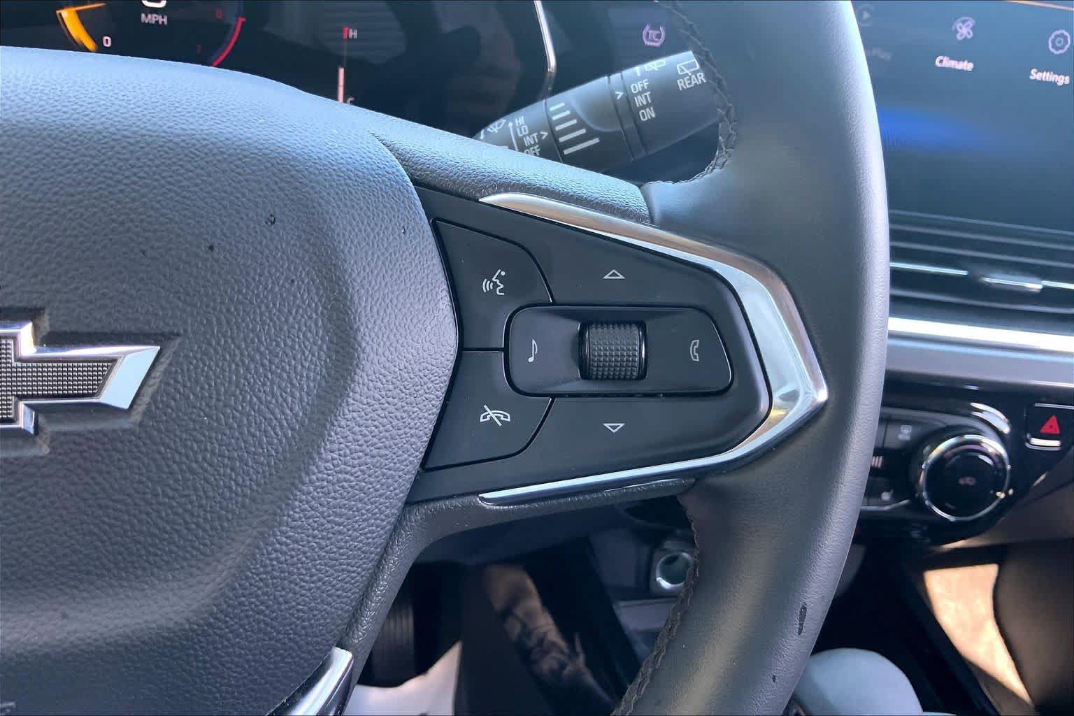 Used 2024 Chevrolet Trax ACTIV w/ Sunroof Package FWD image 25