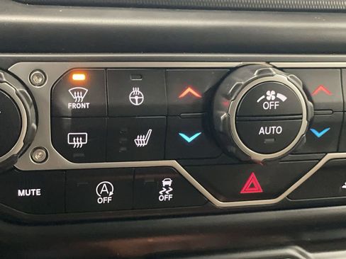 Used 2022 Jeep Gladiator Overland w/ Popular Equipment Package image 16