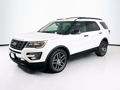 Used 2017 Ford Explorer Sport w/ Equipment Group 401A AWD/4WD image 3