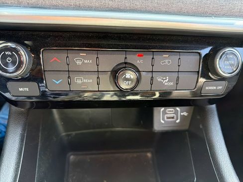 Certified 2023 Jeep Compass Latitude w/ Sun and Sound Group AWD/4WD image 17