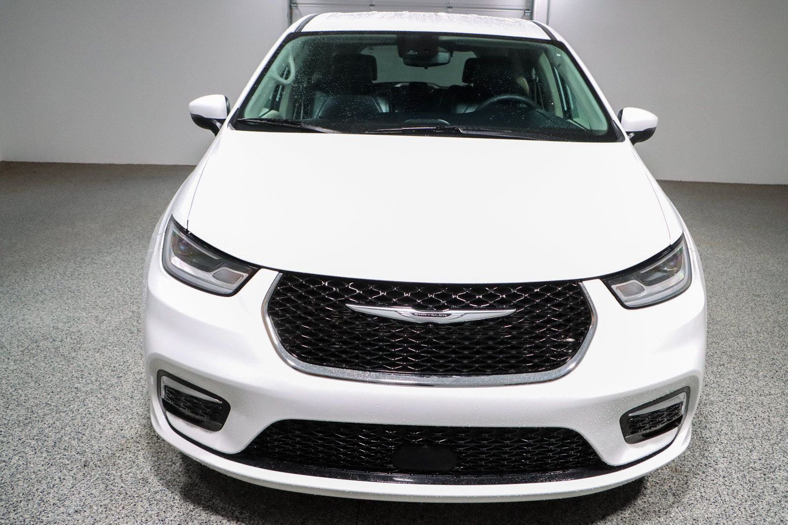 Used 2023 Chrysler Pacifica Touring-L FWD image 4
