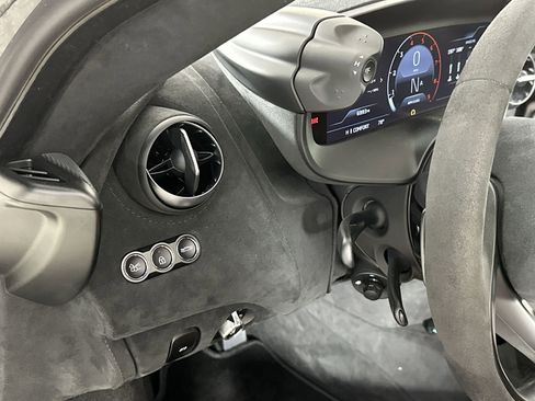 Used 2024 McLaren 750S image 29